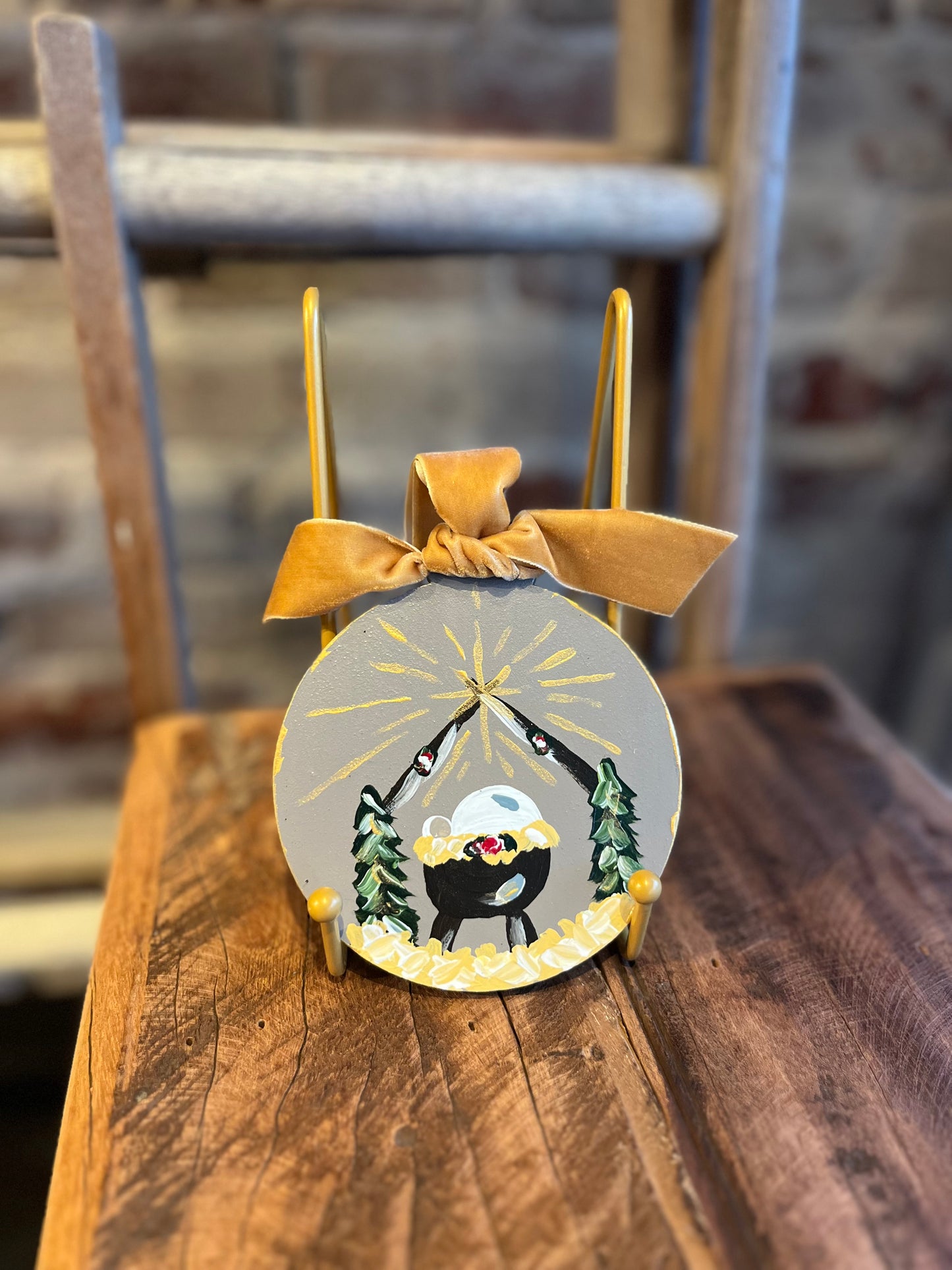 Round Manger Ornament w/ Velvet- Handpainted
