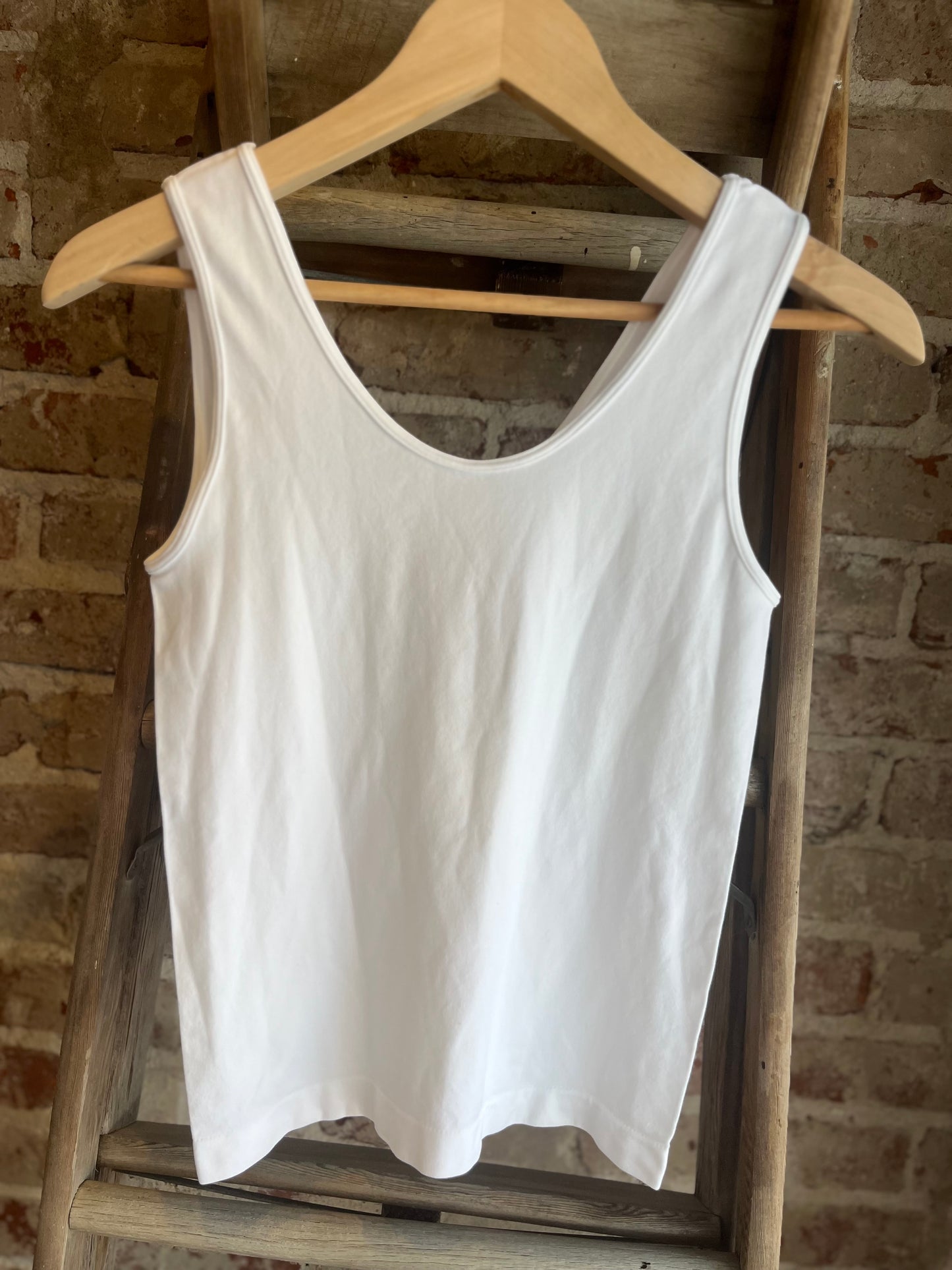 Seamless Reverse Top- White