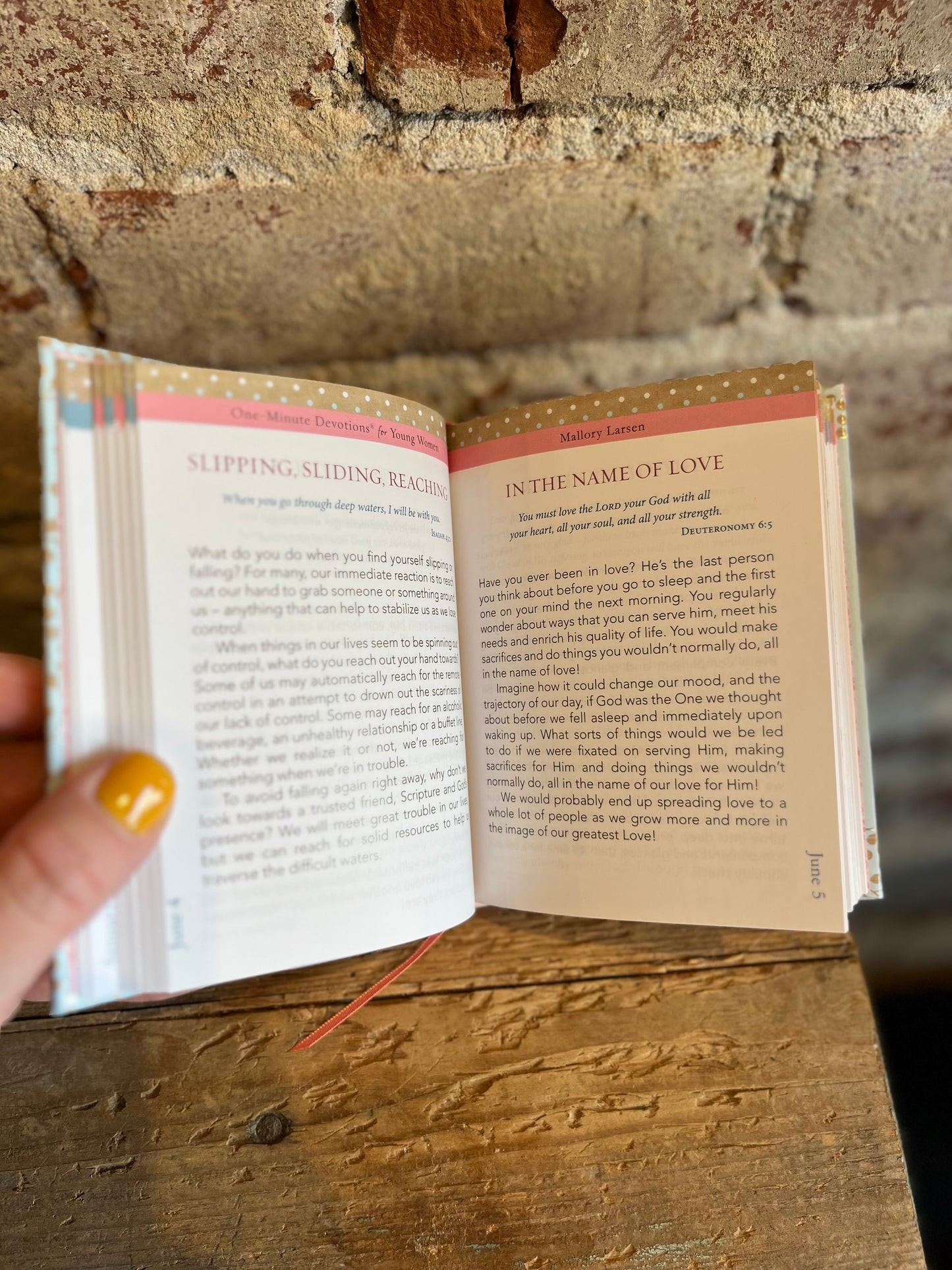 One-Minute Devotions for Young Women