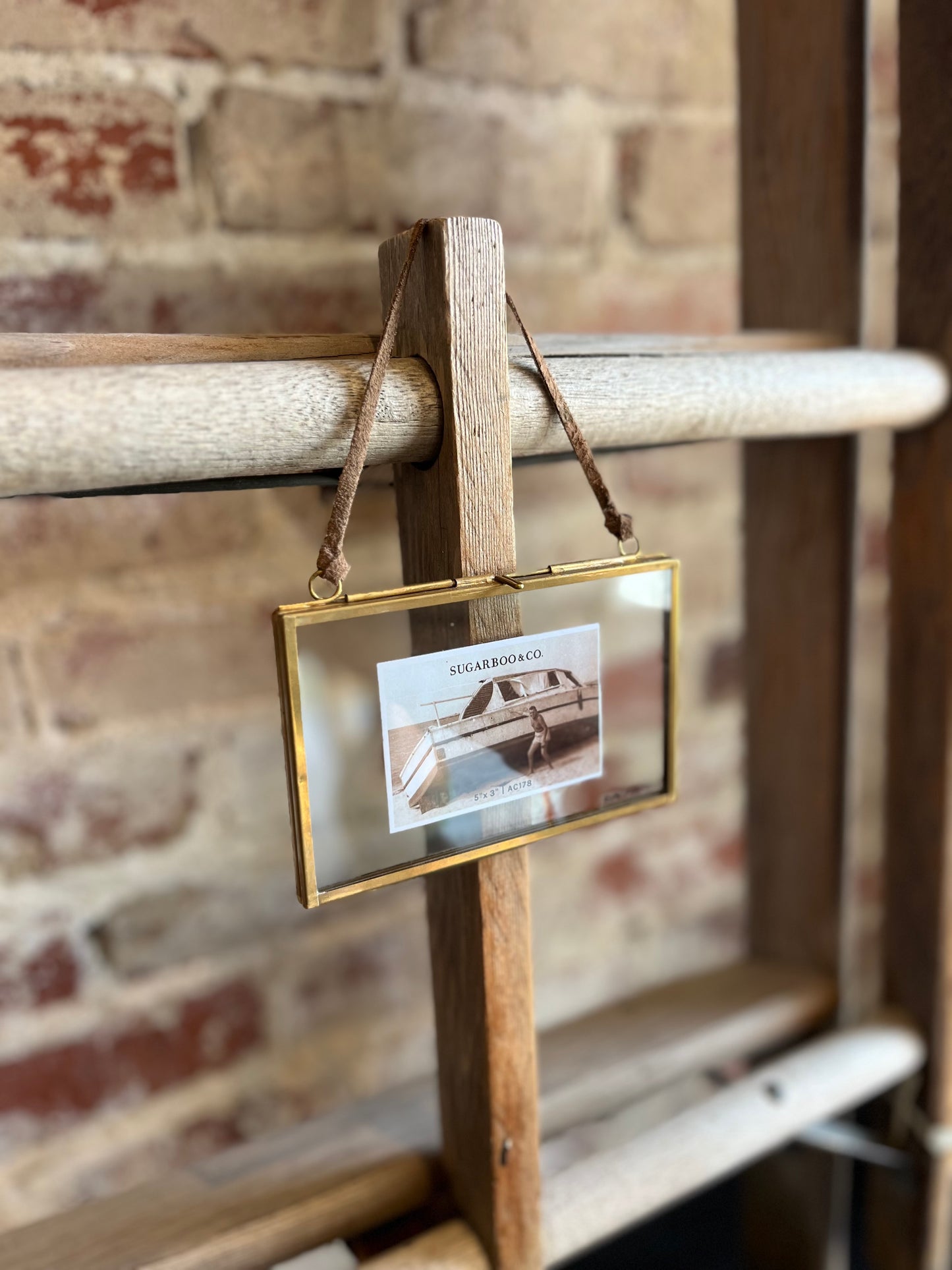 Horizontal Hanging Brass Frame - 3x5