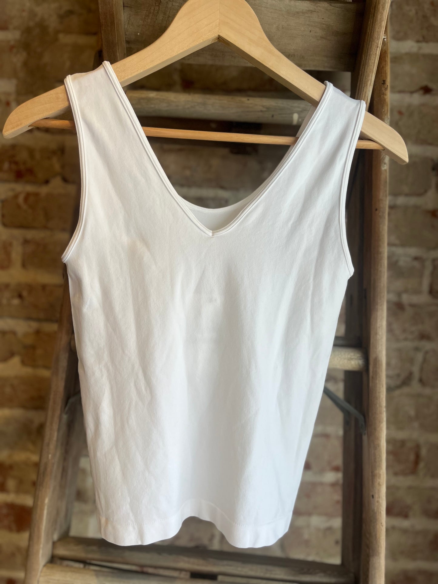 Seamless Reverse Top- White