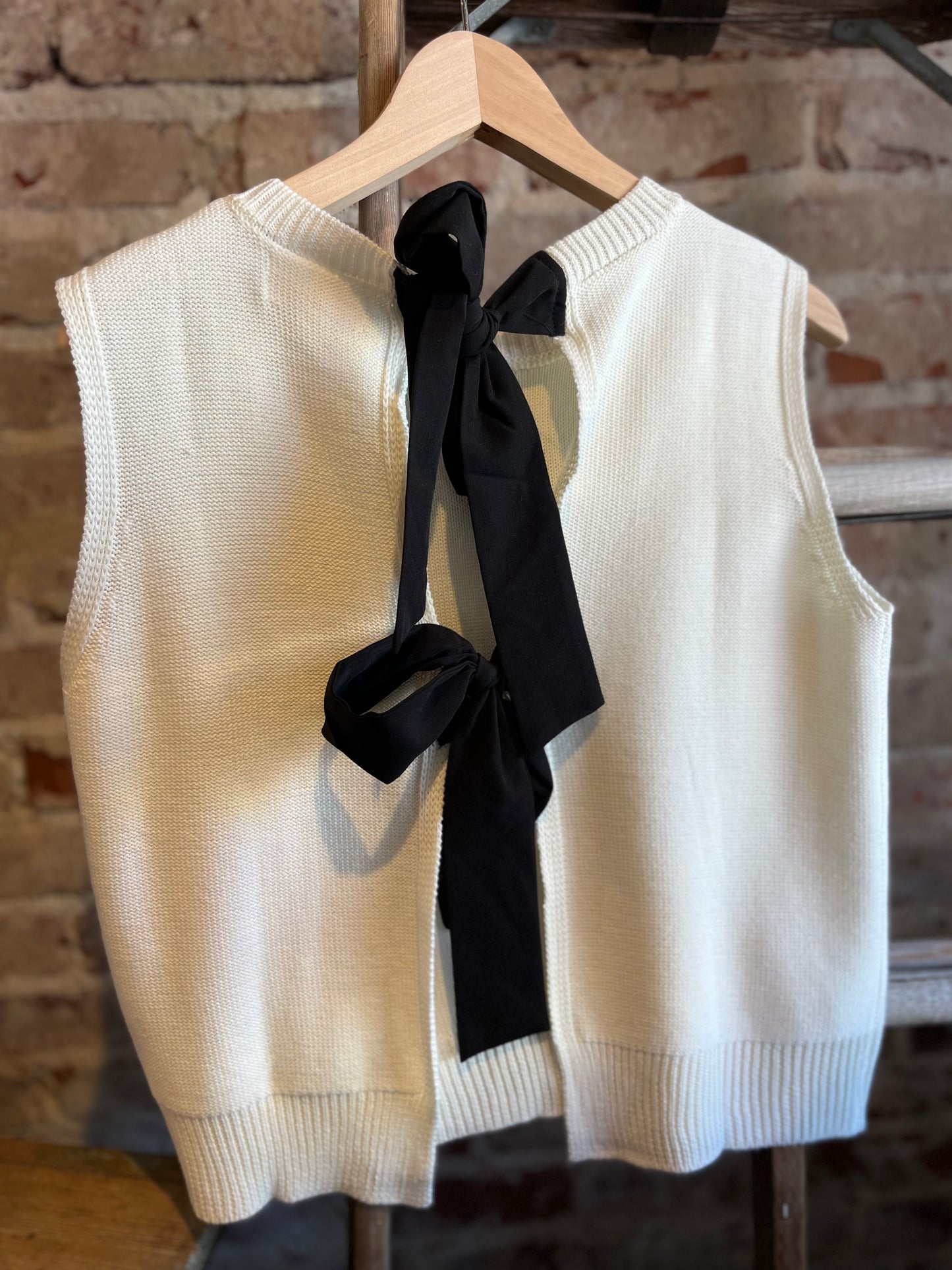 Sweater Vest w/ Tie Back - Cream/Black