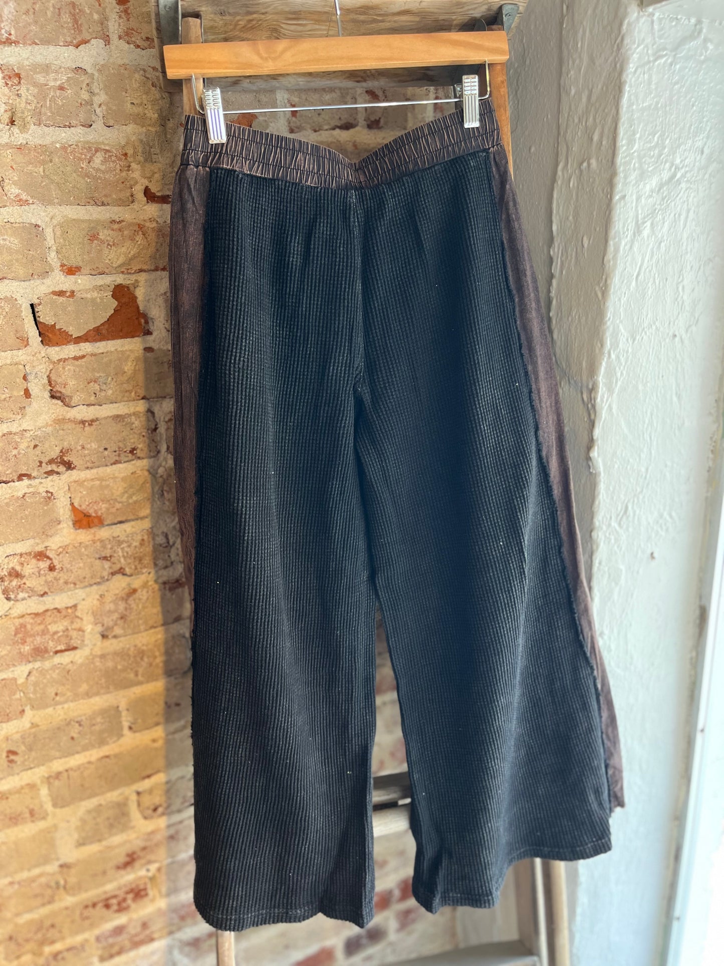 Washed Wide Leg Crop Pants- Black