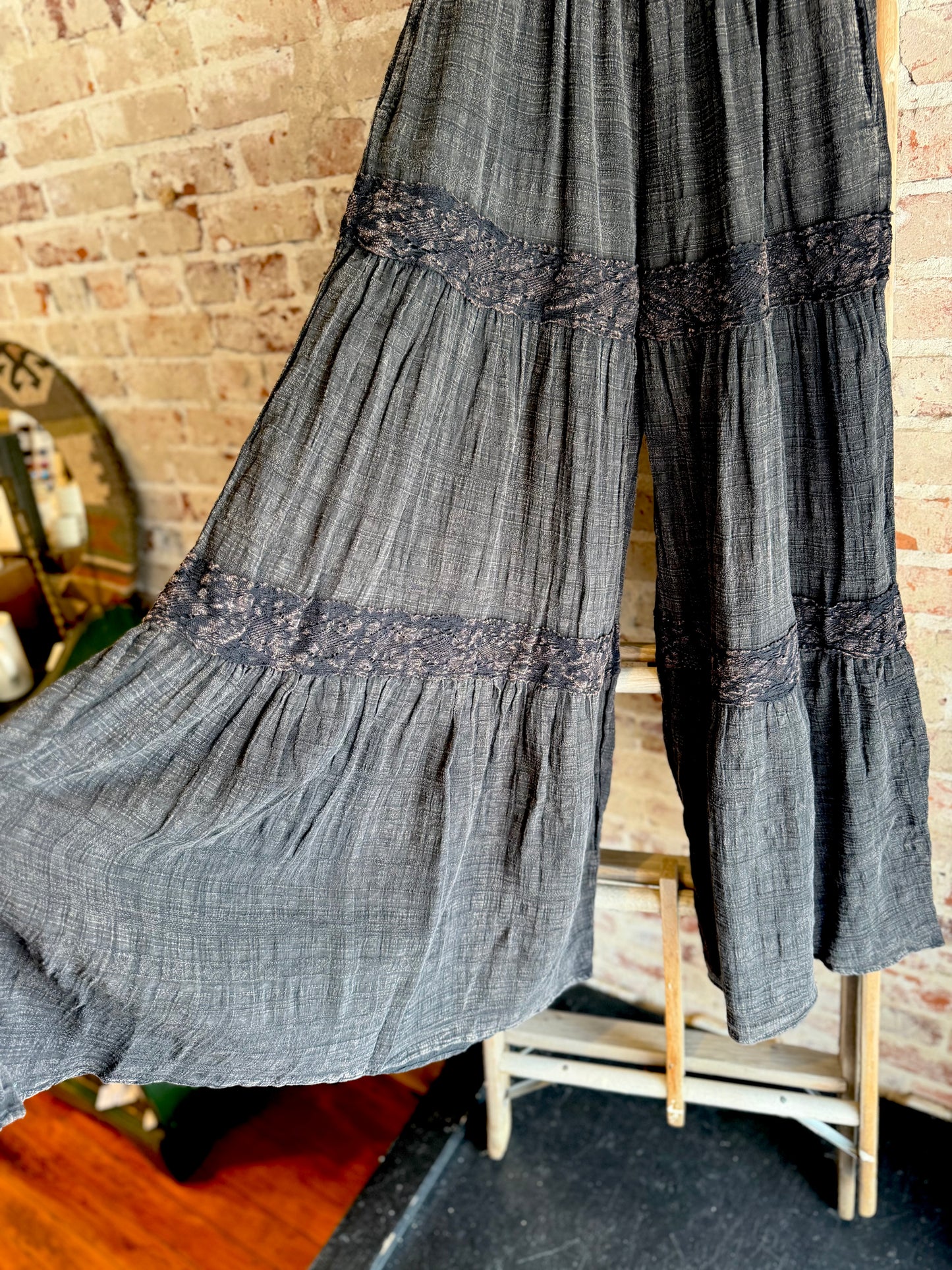 Smocked Waist Flowy Pants- Black