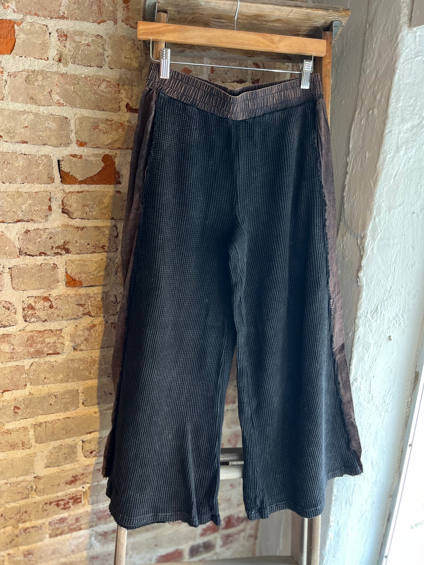 Washed Wide Leg Crop Pants- Black