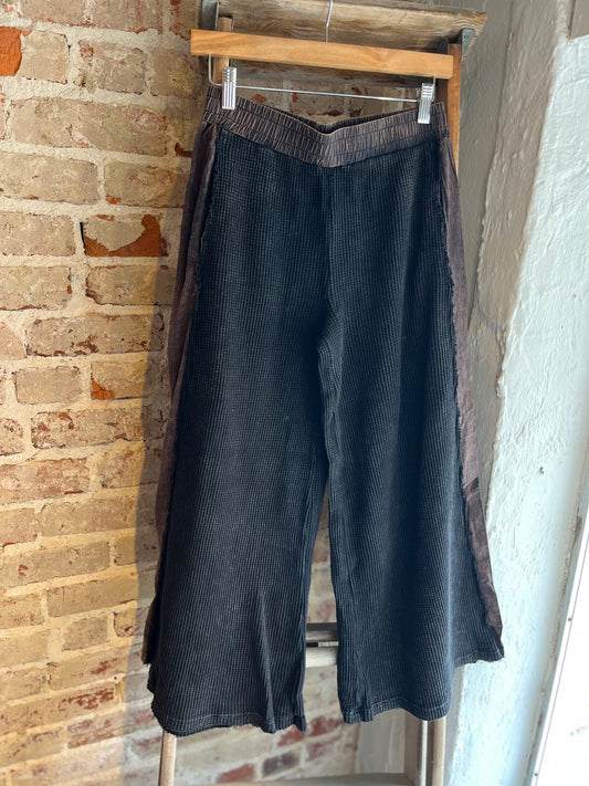 Washed Wide Leg Crop Pants- Black