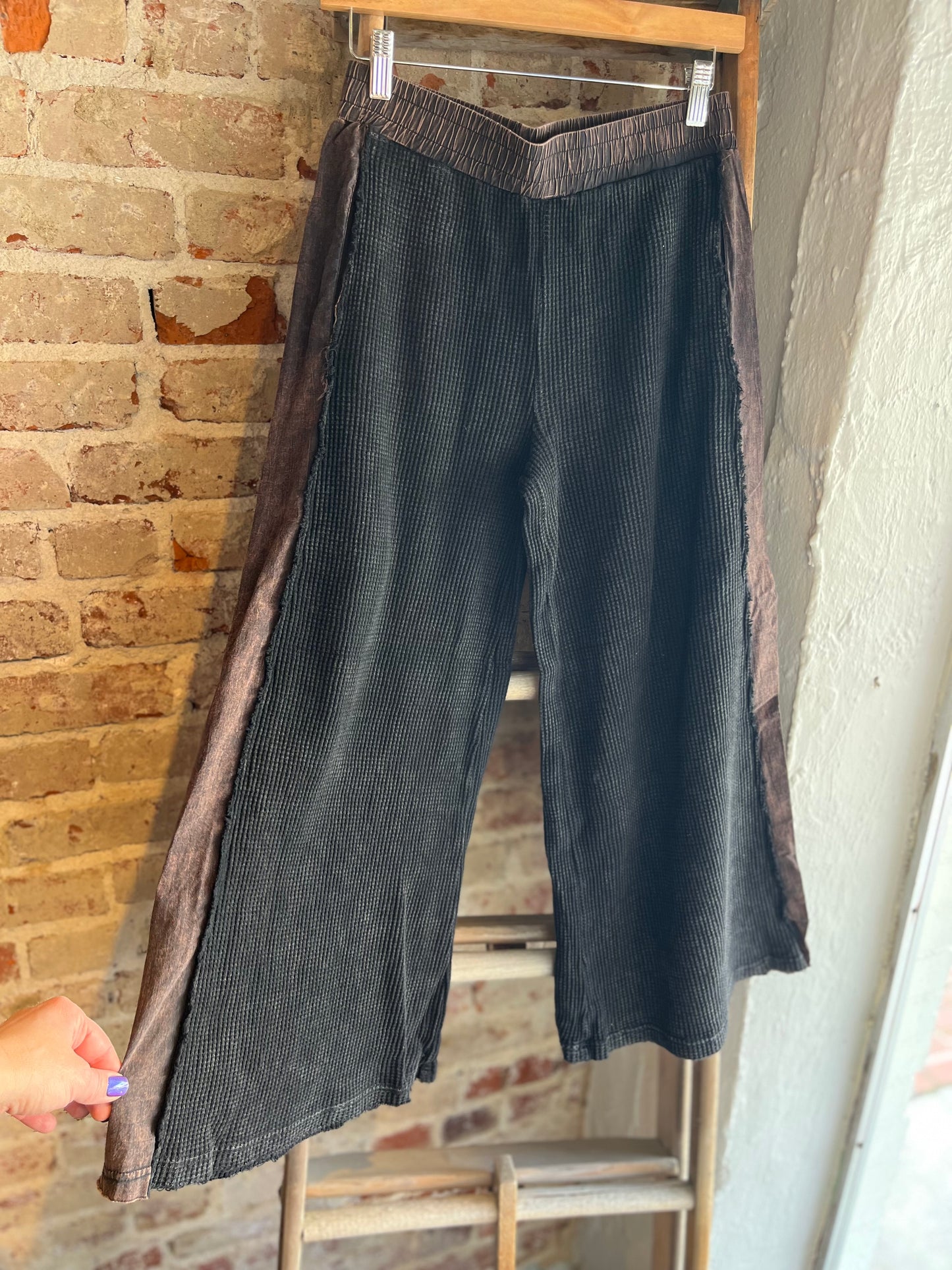 Washed Wide Leg Crop Pants- Black