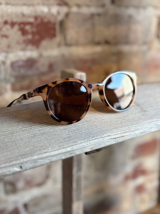 Heron Latte Round Sunglasses - Tortoise