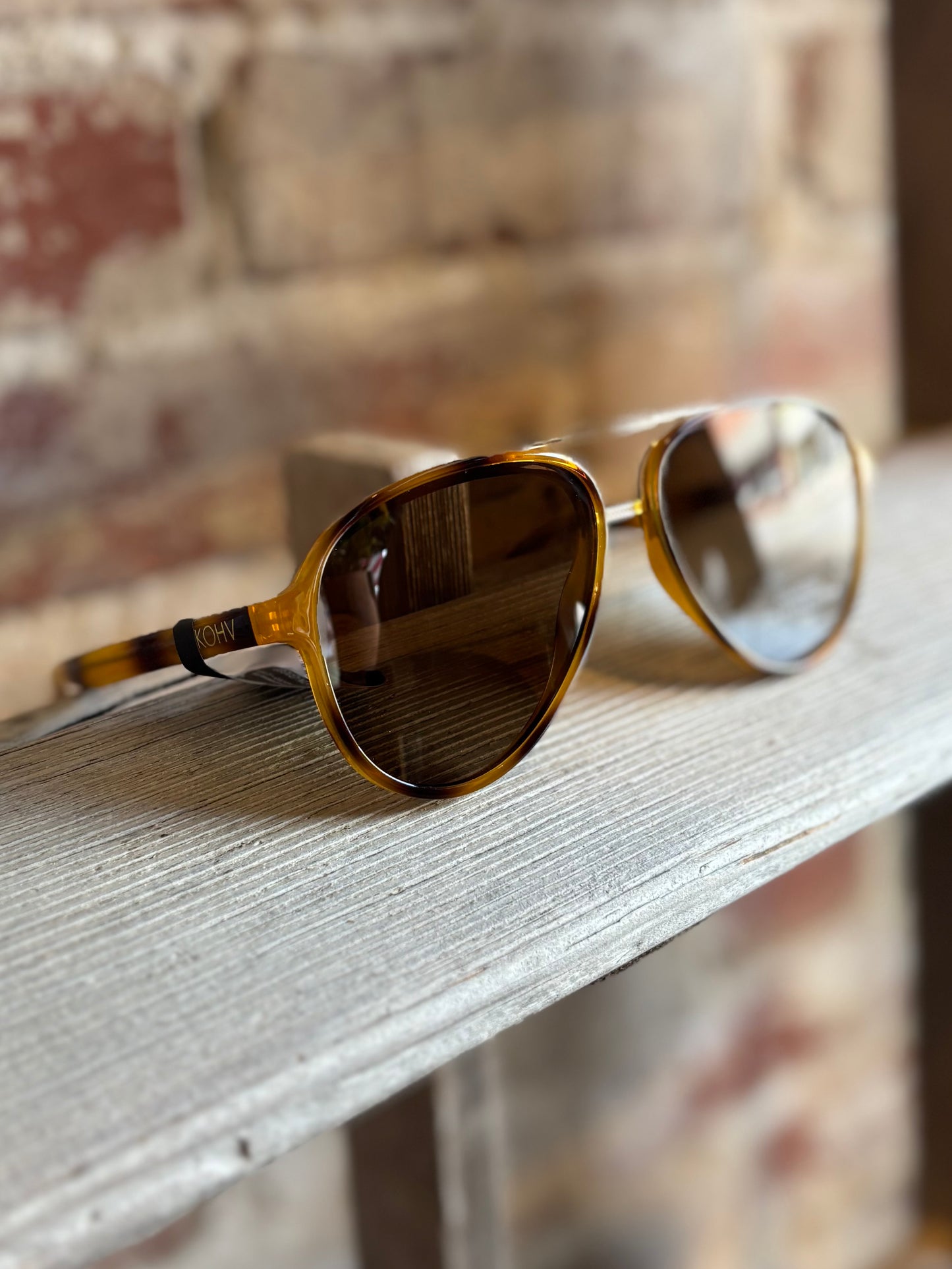 Aura Tortoise Aviator Sunglasses - Honey