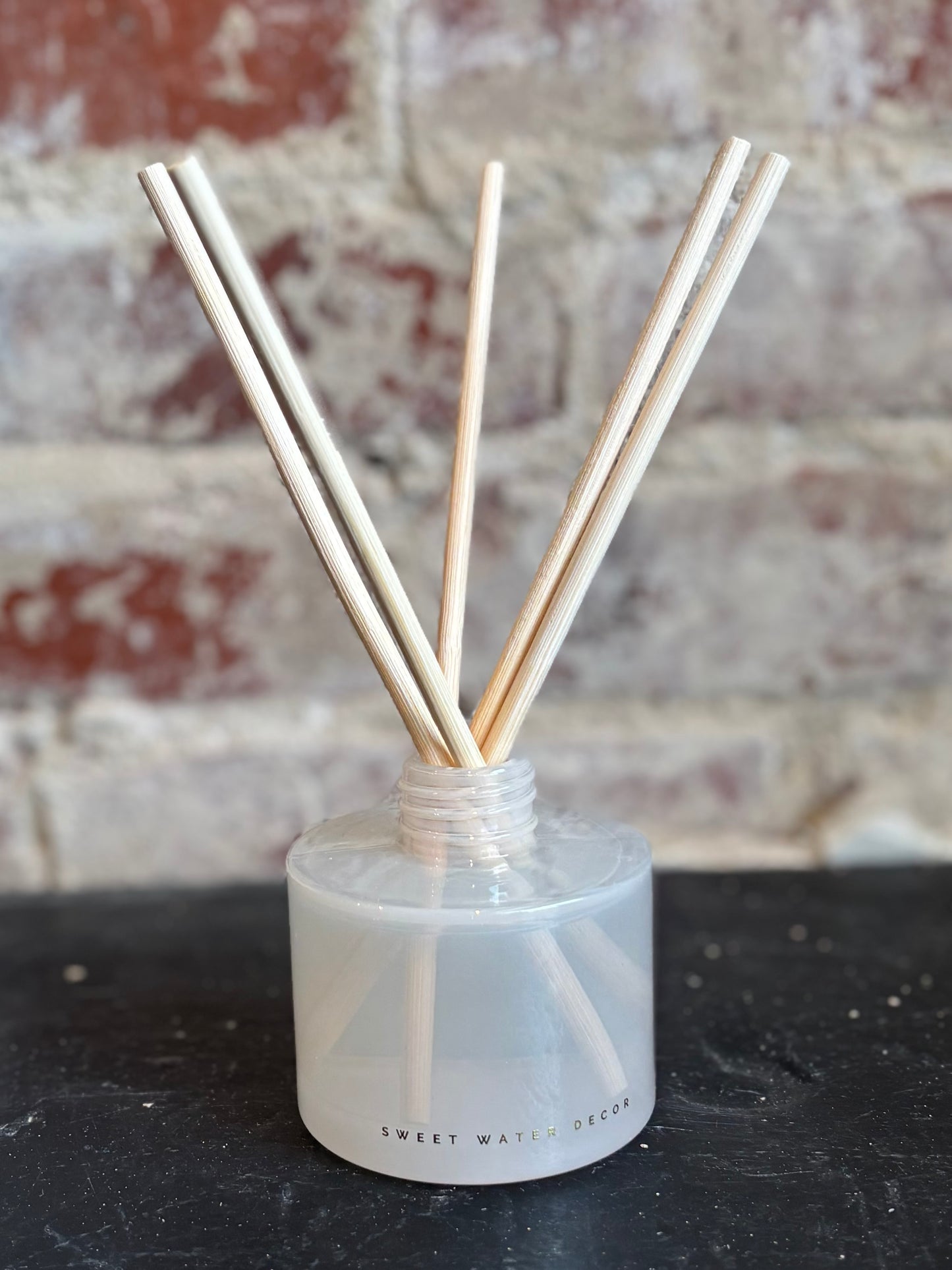 Cashmere and Vanilla Reed Diffuser- White
