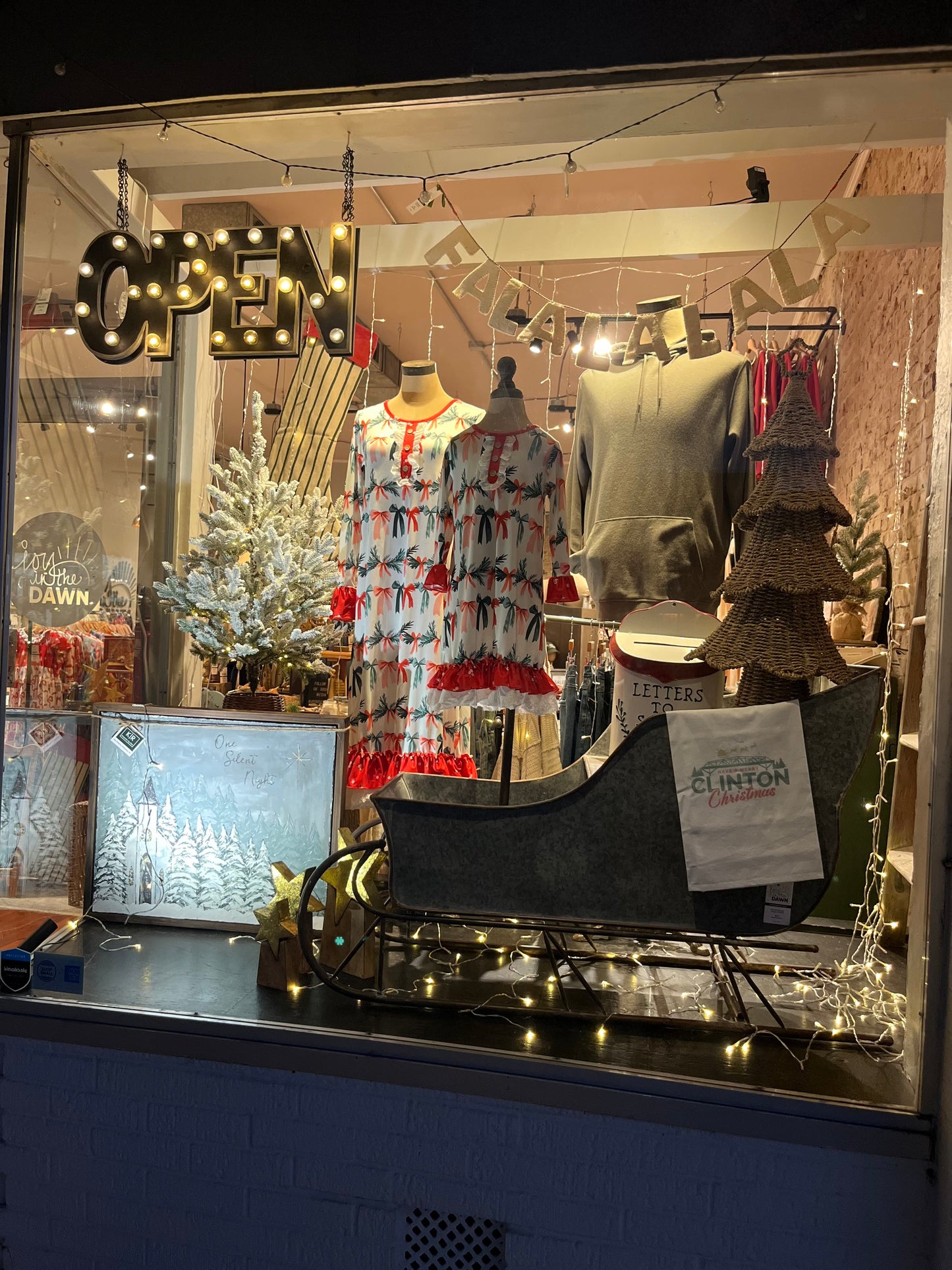 Fa-La-La Felt Garland - Cream and Gold