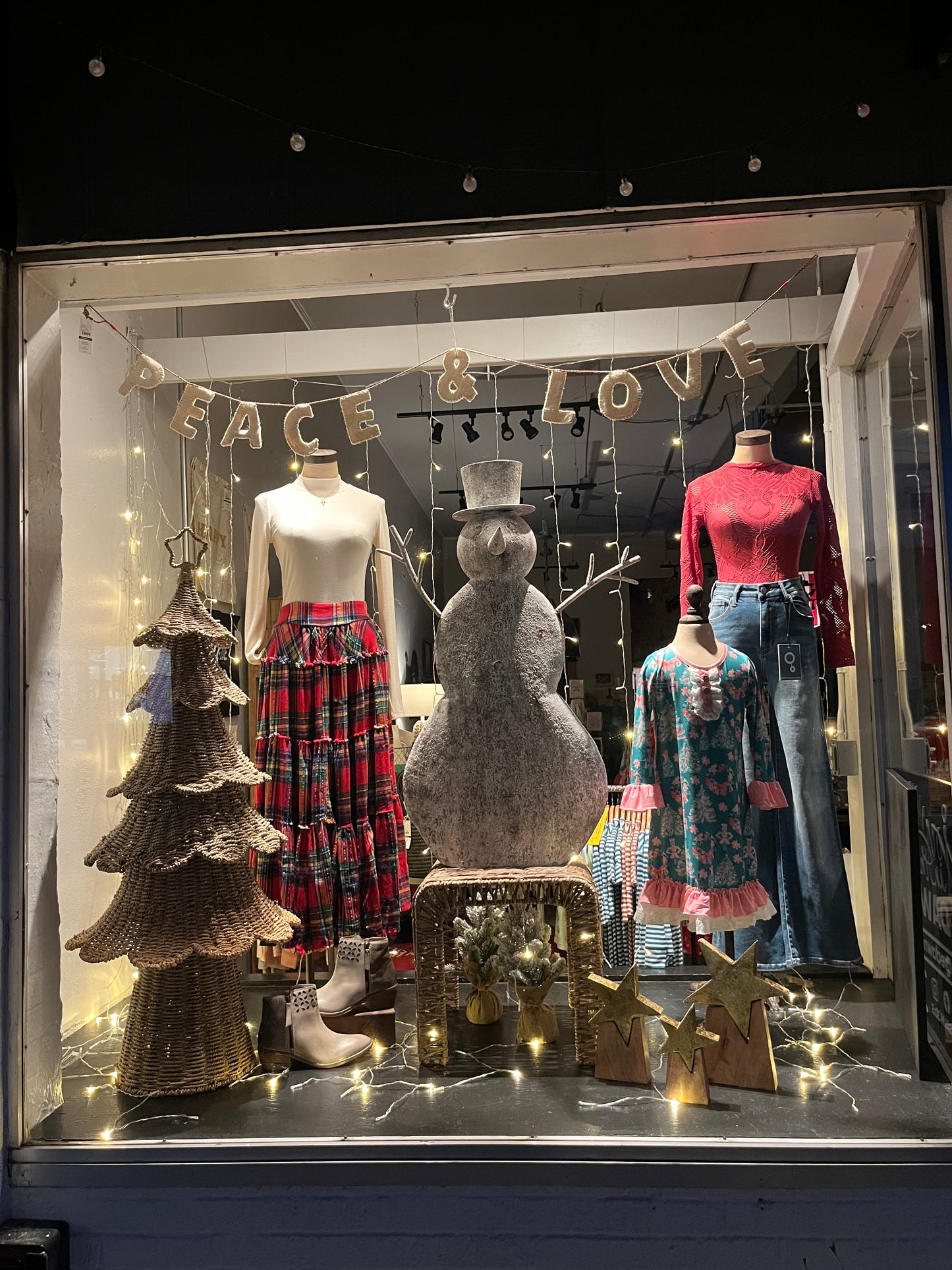 Peace and Love Felt Garland - Gold