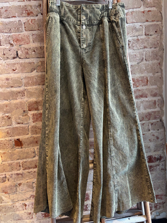 Distressed Corduroy Pants - Olive